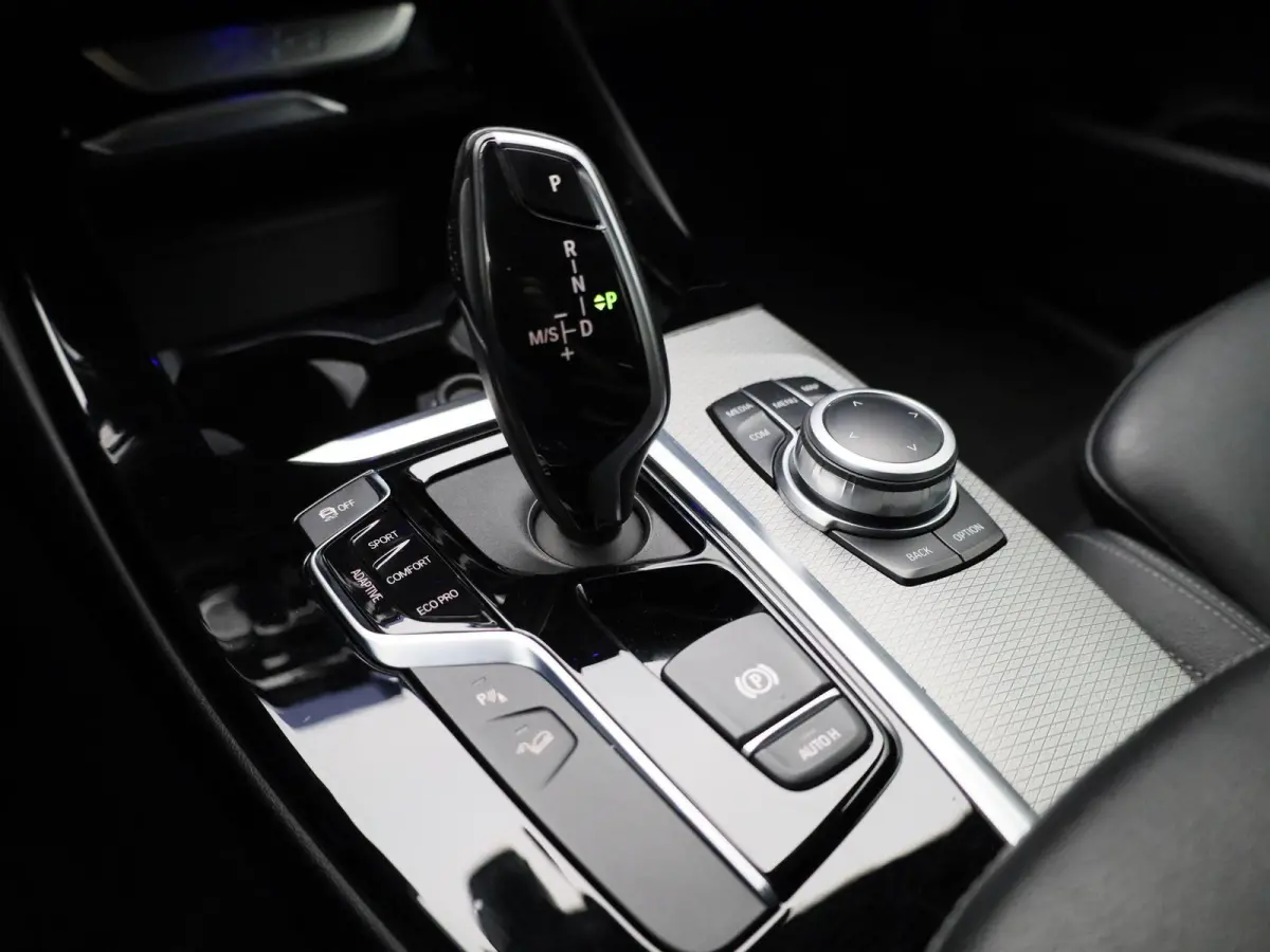 xDrive30i High Executive | Automaat | Apple Carplay / Android Auto | M-Pakket | Panoramadak | Achteruitrijcamera | Parkeersensoren | Sfeerlichting | Stoelverwarming |