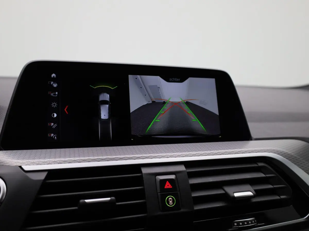 xDrive30i High Executive | Automaat | Apple Carplay / Android Auto | M-Pakket | Panoramadak | Achteruitrijcamera | Parkeersensoren | Sfeerlichting | Stoelverwarming |