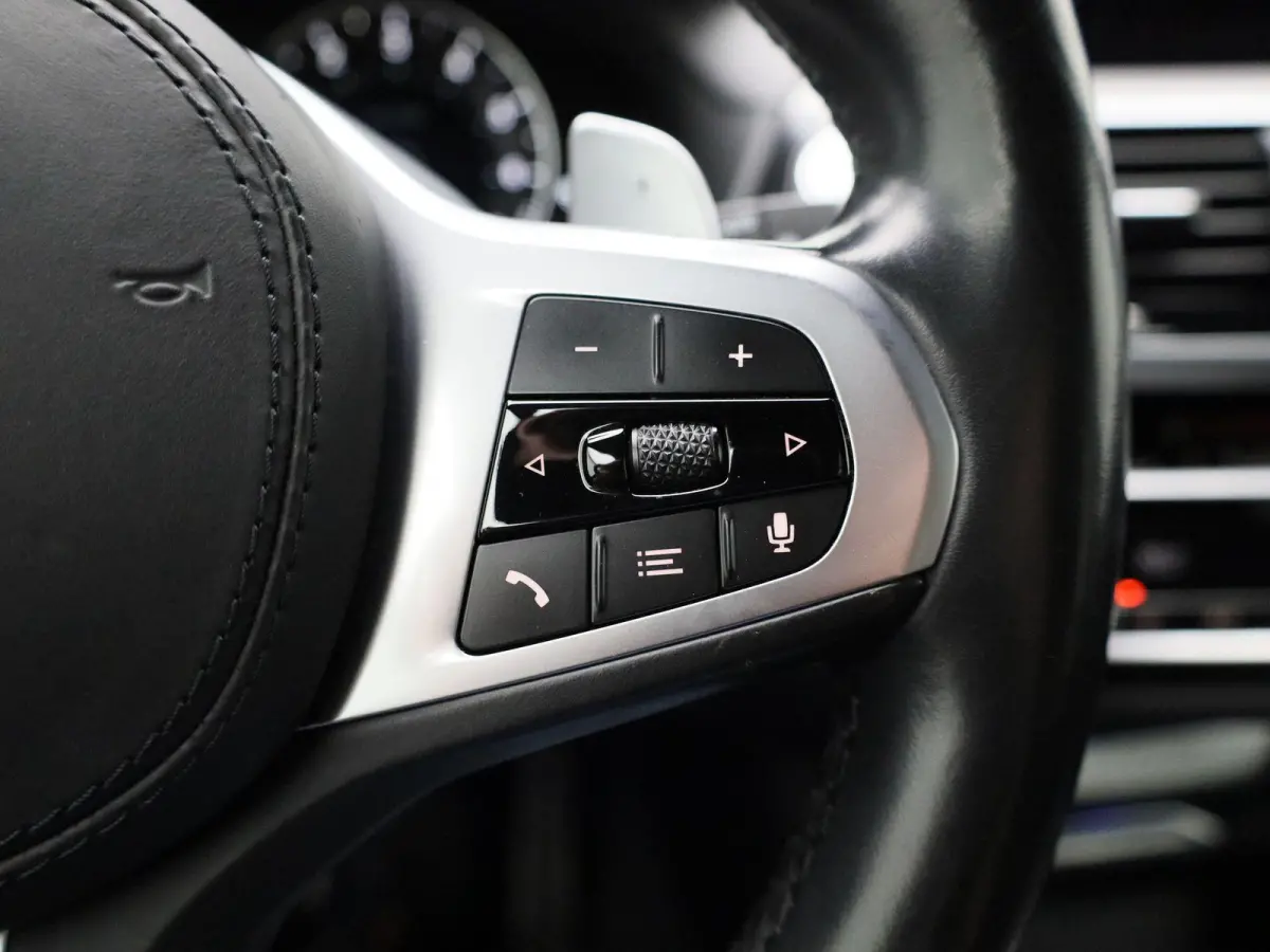 xDrive30i High Executive | Automaat | Apple Carplay / Android Auto | M-Pakket | Panoramadak | Achteruitrijcamera | Parkeersensoren | Sfeerlichting | Stoelverwarming |