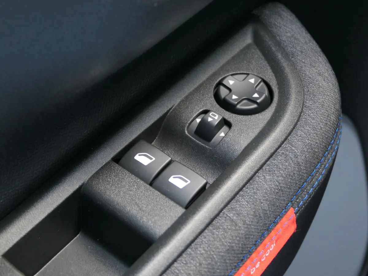 1.2 Turbo 100pk Plus | Bluetooth | DAB | Cruise Controle