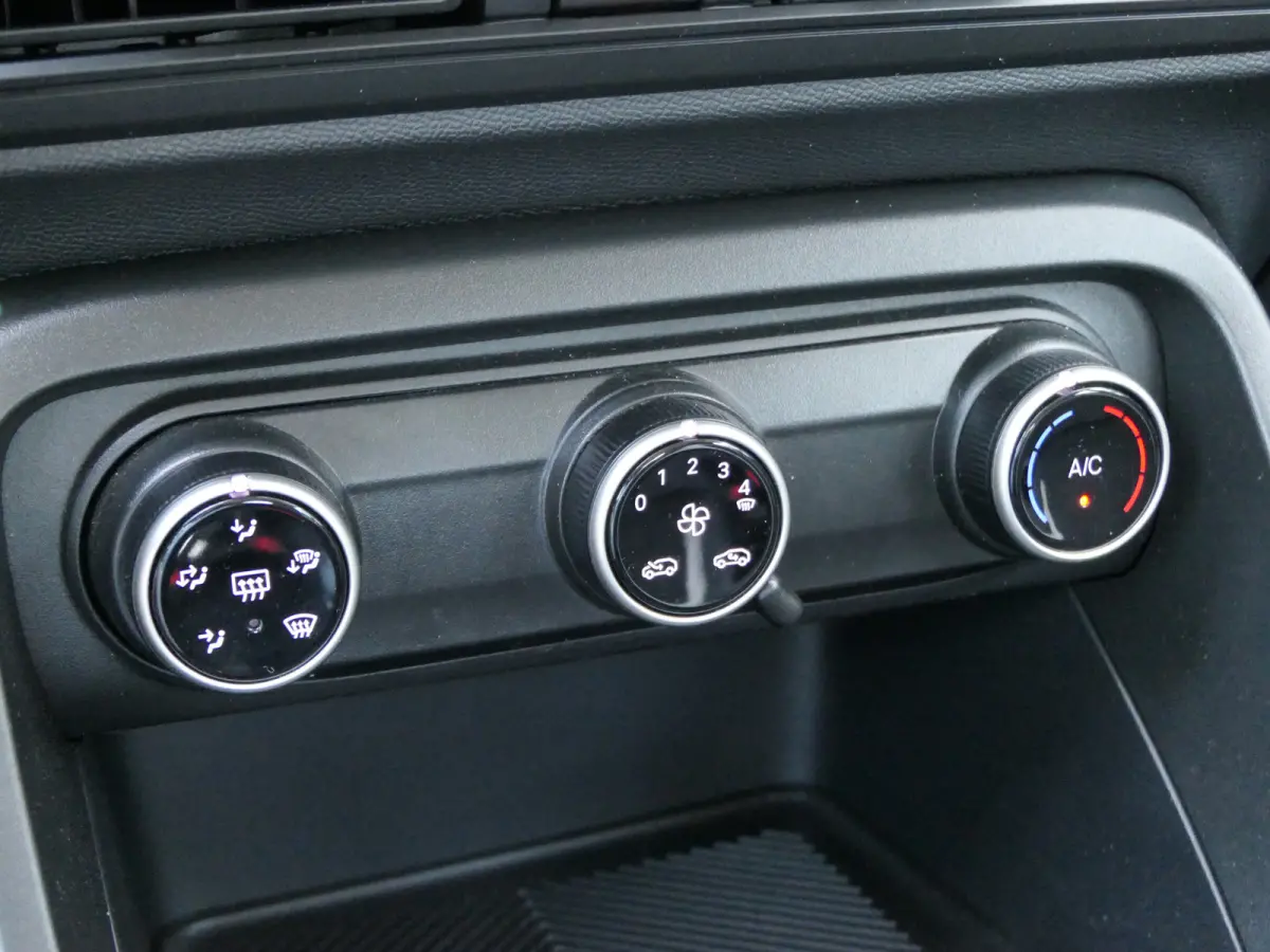 1.2 Turbo 100pk Plus | Bluetooth | DAB | Cruise Controle