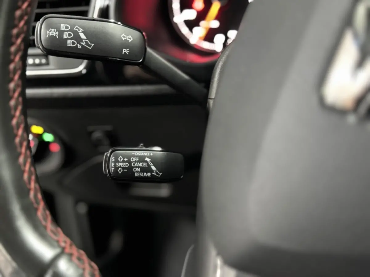 2.0 TSI FR DSG 191PK ACC CARPLAY SFEERVER.