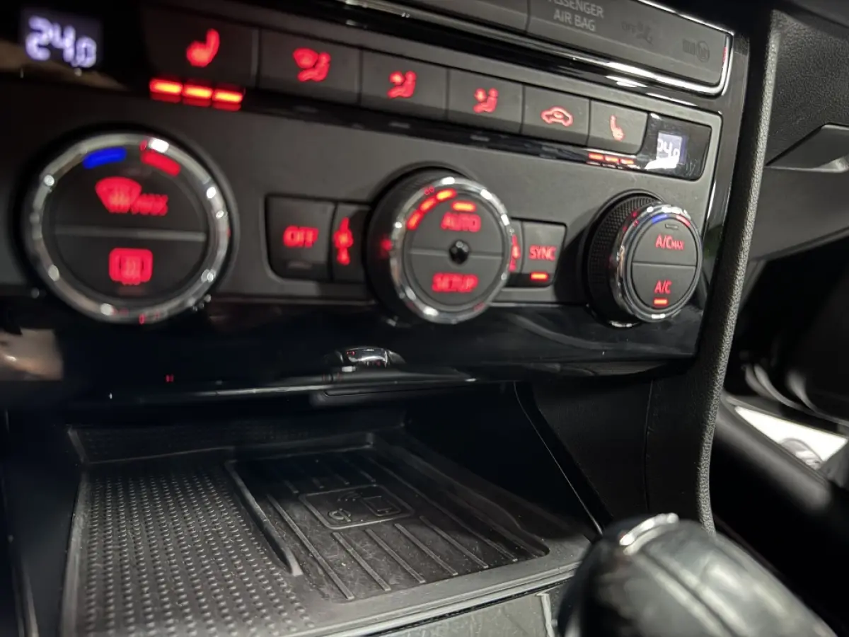 2.0 TSI FR DSG 191PK ACC CARPLAY SFEERVER.
