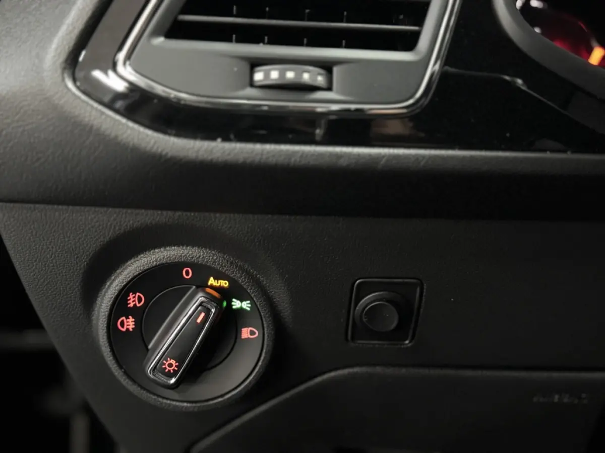 2.0 TSI FR DSG 191PK ACC CARPLAY SFEERVER.