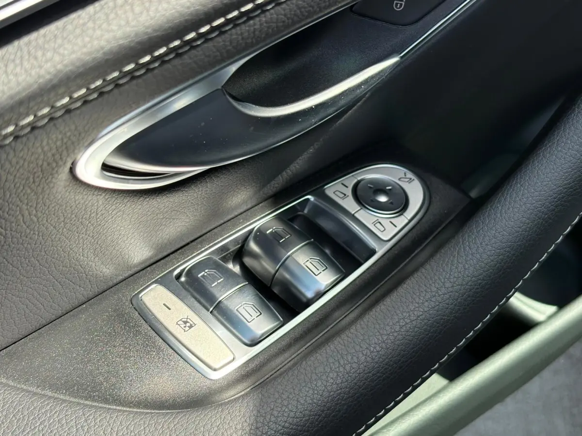 300 e 4MATIC AMG Line | 360 Camera | Adaptive Cruise | Lederen Bekleding | Matrix LED | Widescreen |