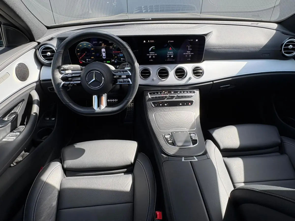 300 e 4MATIC AMG Line | 360 Camera | Adaptive Cruise | Lederen Bekleding | Matrix LED | Widescreen |