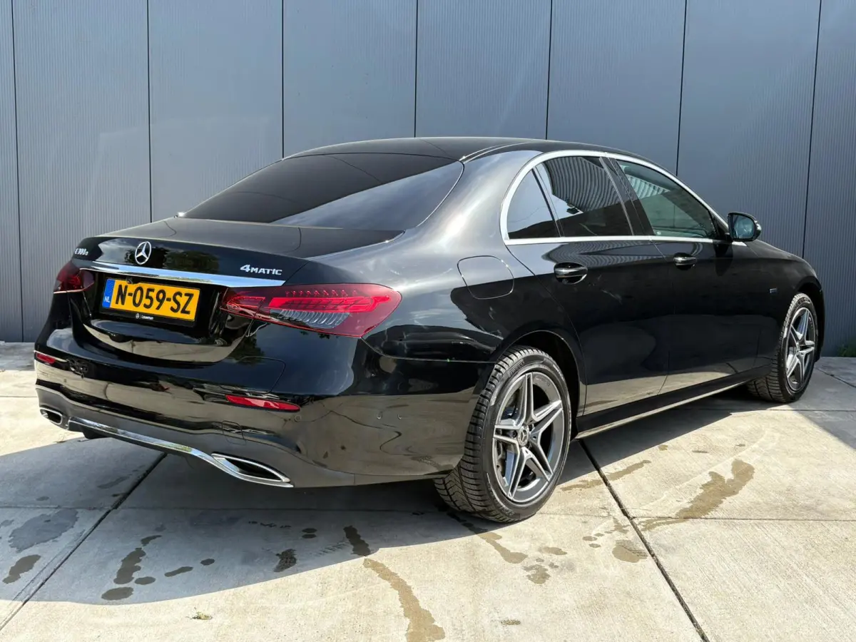 300 e 4MATIC AMG Line | 360 Camera | Adaptive Cruise | Lederen Bekleding | Matrix LED | Widescreen |