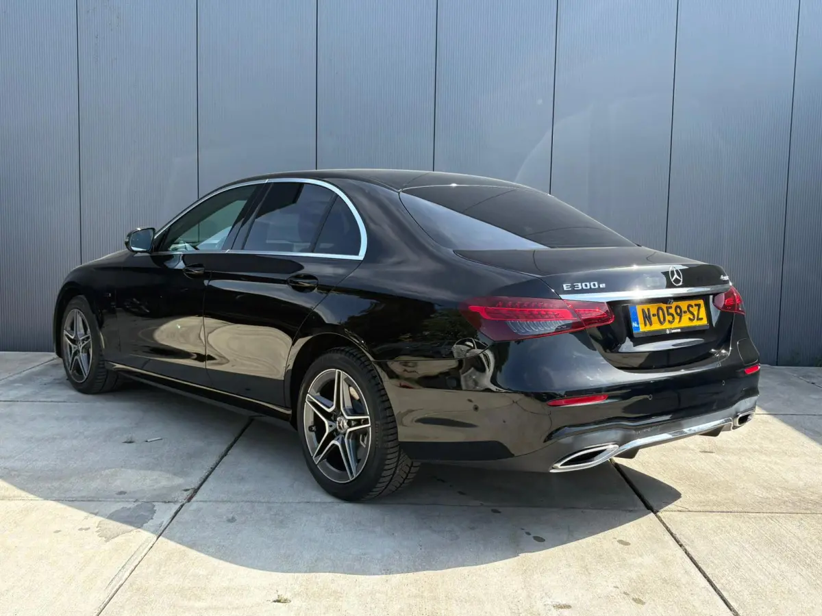 300 e 4MATIC AMG Line | 360 Camera | Adaptive Cruise | Lederen Bekleding | Matrix LED | Widescreen |