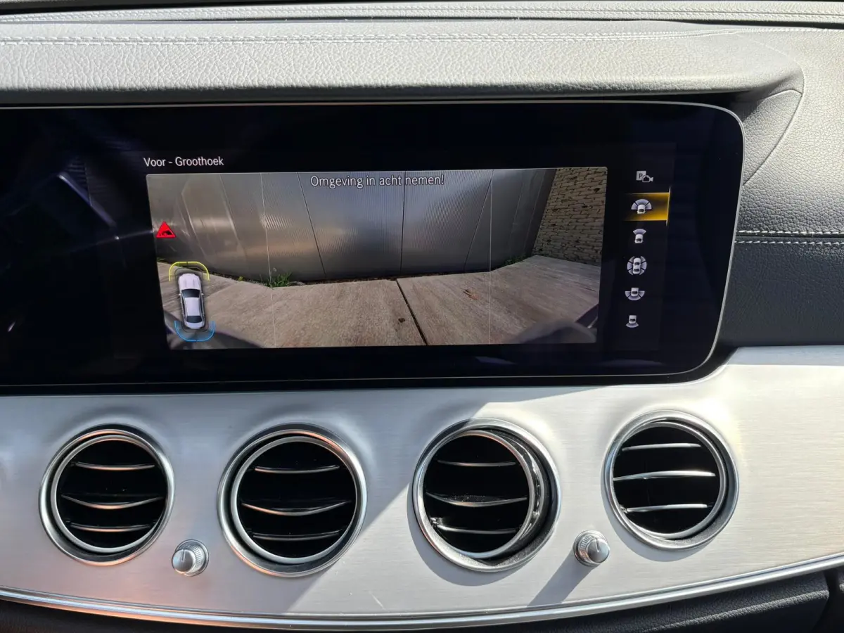300 e 4MATIC AMG Line | 360 Camera | Adaptive Cruise | Lederen Bekleding | Matrix LED | Widescreen |