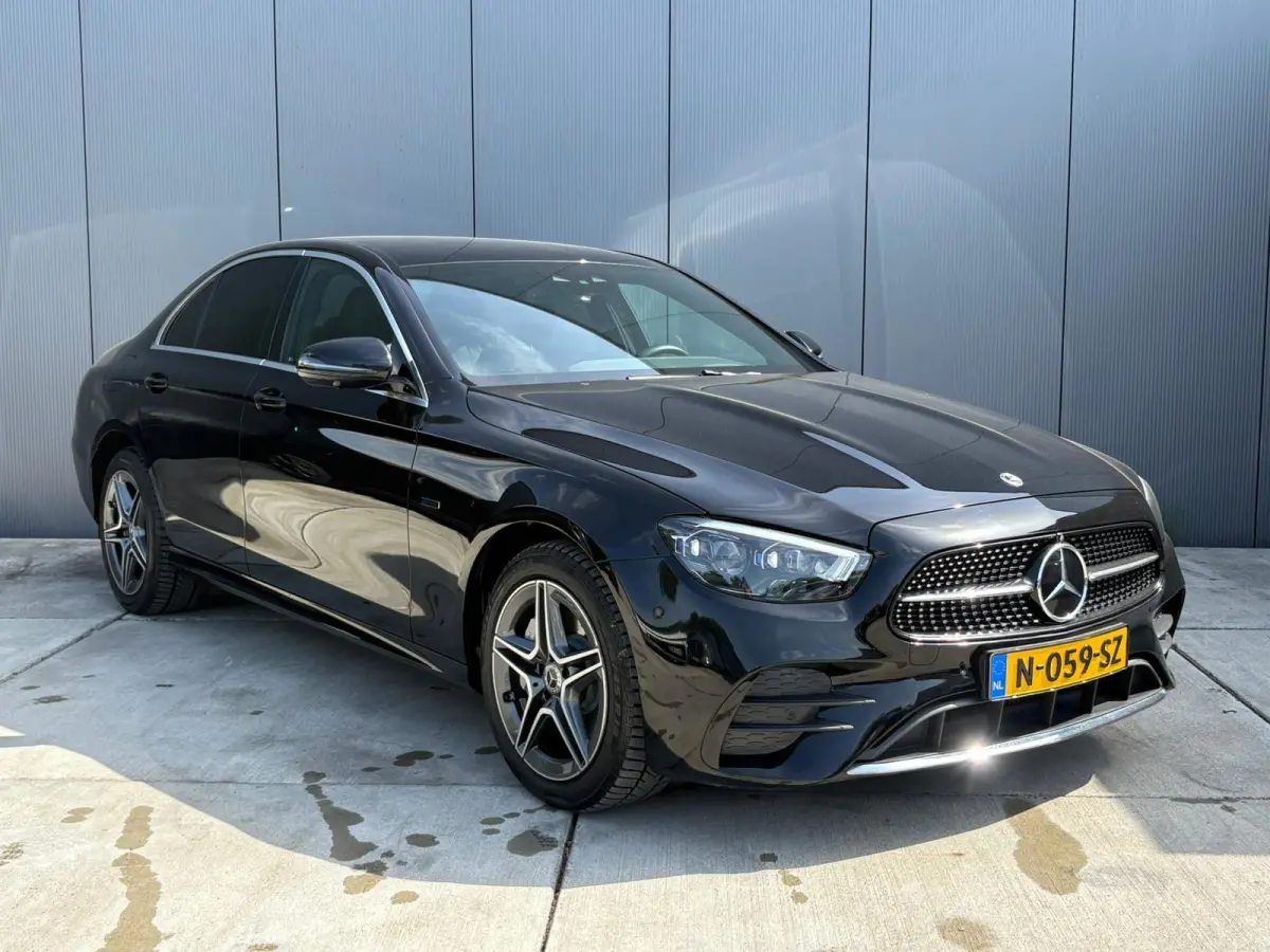 300 e 4MATIC AMG Line | 360 Camera | Adaptive Cruise | Lederen Bekleding | Matrix LED | Widescreen |