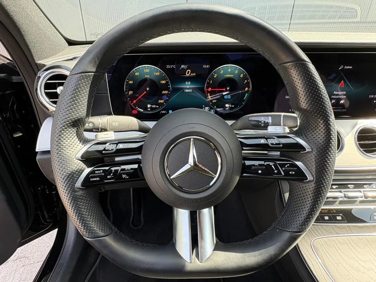 300 e 4MATIC AMG Line | 360 Camera | Adaptive Cruise | Lederen Bekleding | Matrix LED | Widescreen |