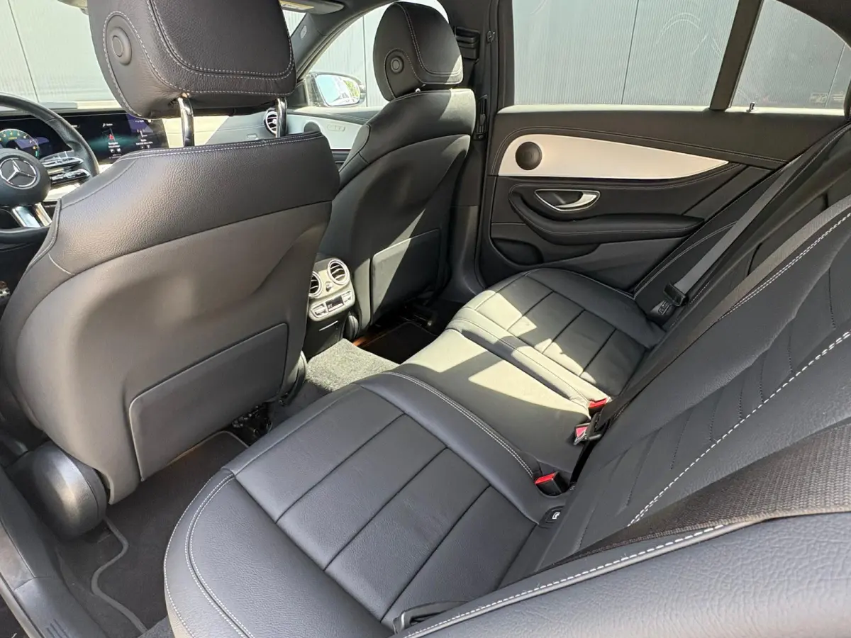 300 e 4MATIC AMG Line | 360 Camera | Adaptive Cruise | Lederen Bekleding | Matrix LED | Widescreen |