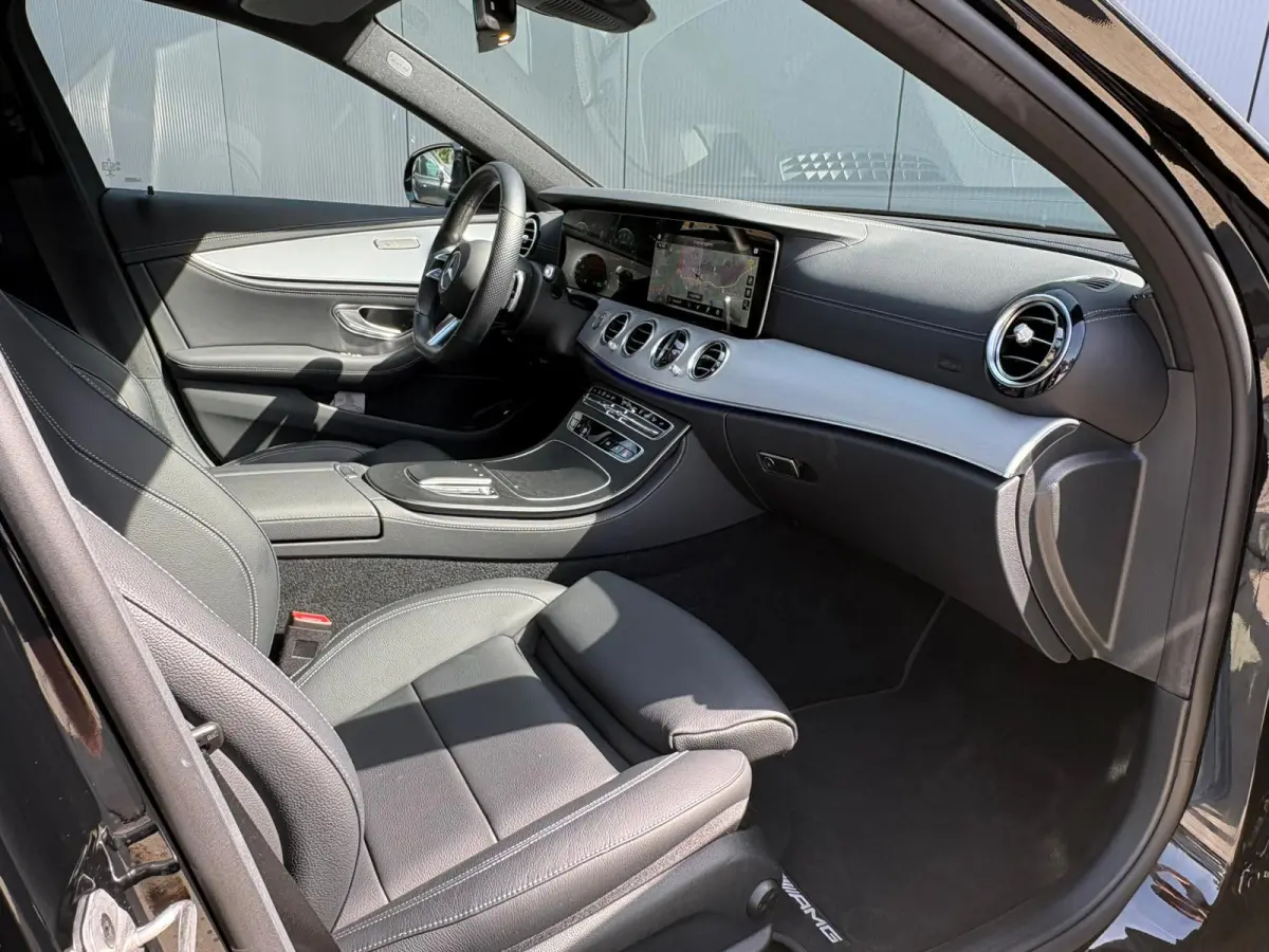300 e 4MATIC AMG Line | 360 Camera | Adaptive Cruise | Lederen Bekleding | Matrix LED | Widescreen |