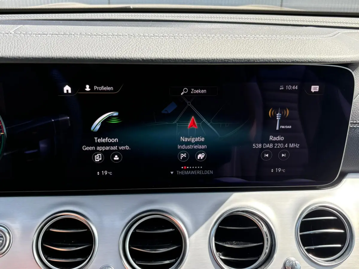 300 e 4MATIC AMG Line | 360 Camera | Adaptive Cruise | Lederen Bekleding | Matrix LED | Widescreen |