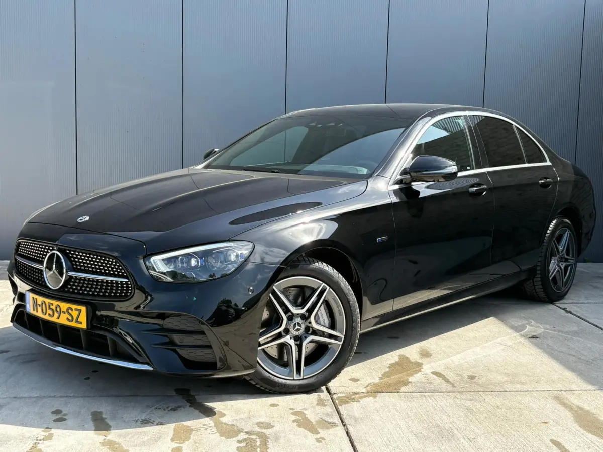 300 e 4MATIC AMG Line | 360 Camera | Adaptive Cruise | Lederen Bekleding | Matrix LED | Widescreen |