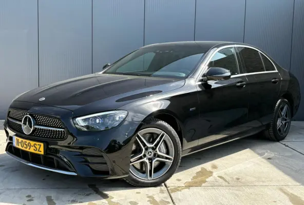 300 e 4MATIC AMG Line | 360 Camera | Adaptive Cruise | Lederen Bekleding | Matrix LED | Widescreen |