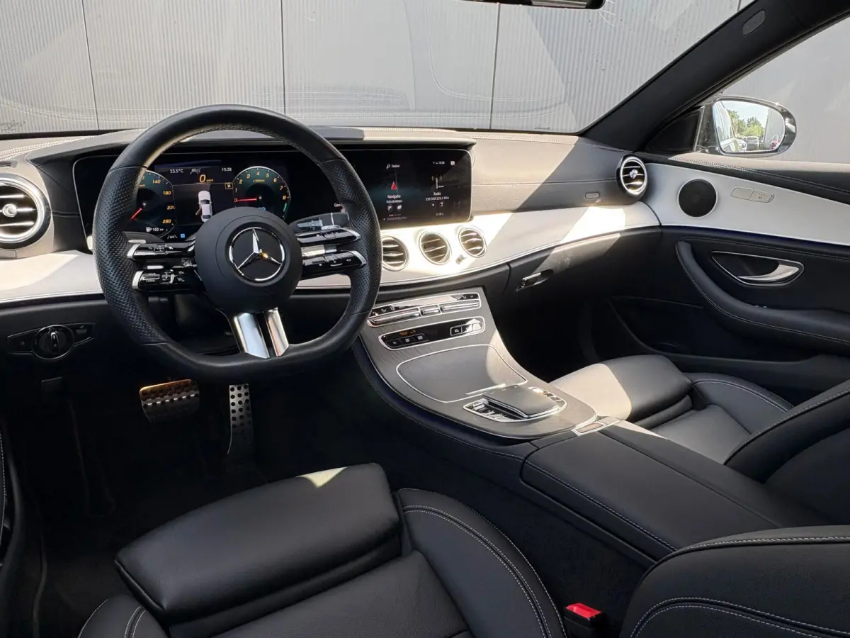 300 e 4MATIC AMG Line | 360 Camera | Adaptive Cruise | Lederen Bekleding | Matrix LED | Widescreen |