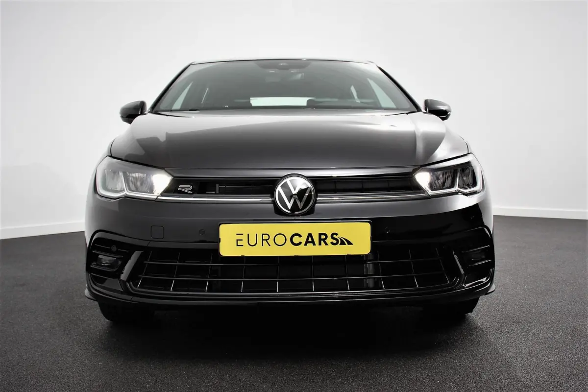 1.0 TSI DSG R-Line DEMO ! Panorama dak Navigatie App Connect/Apple Carplay/Android Auto Climate Control DAB LED Parkeer sensoren Camera Cruise control adaptieve Lichtmetalen velgen