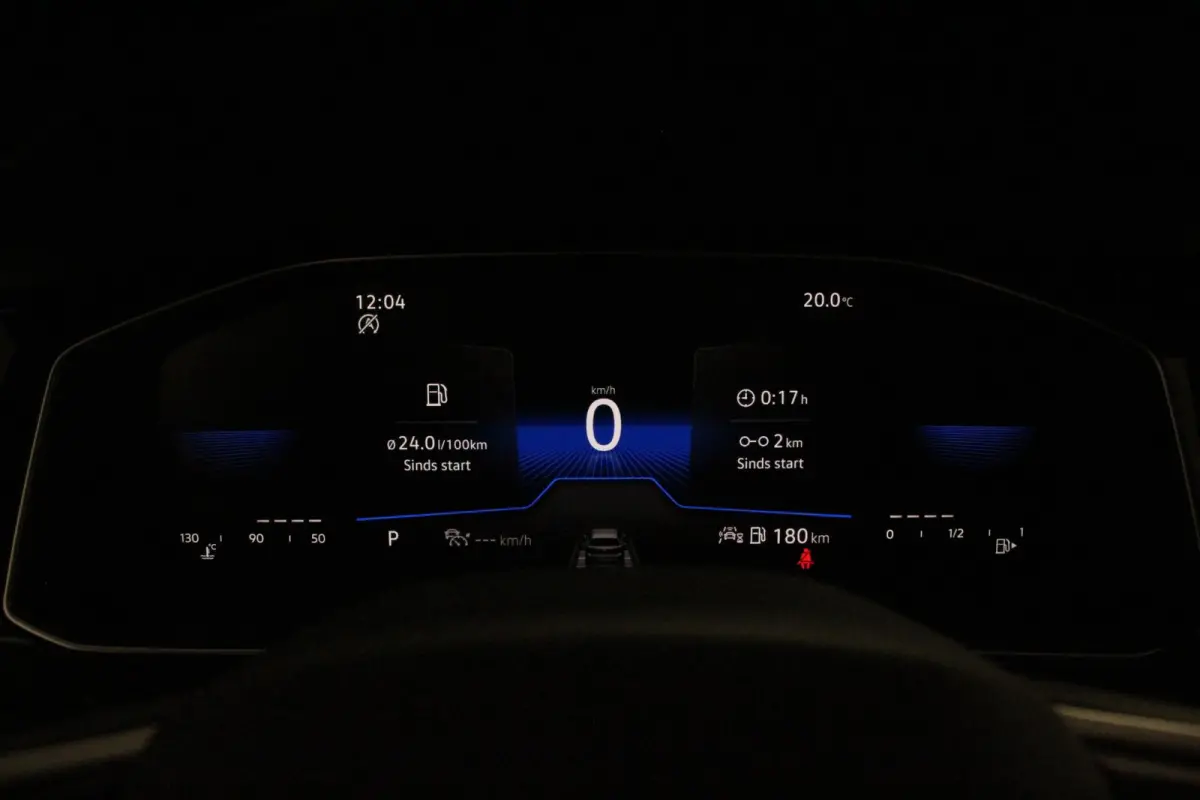 1.0 TSI DSG R-Line DEMO ! Panorama dak Navigatie App Connect/Apple Carplay/Android Auto Climate Control DAB LED Parkeer sensoren Camera Cruise control adaptieve Lichtmetalen velgen