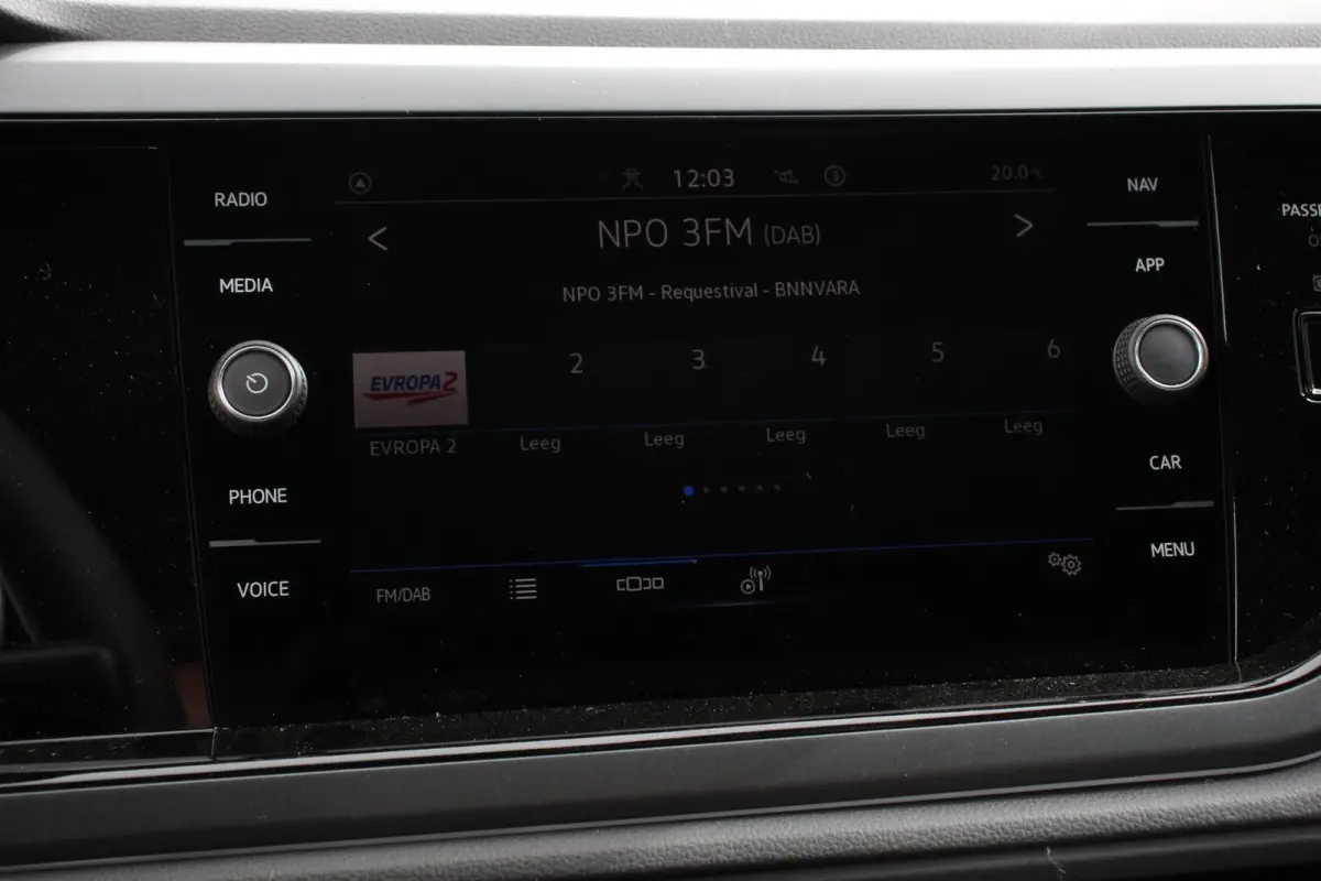 1.0 TSI DSG R-Line DEMO ! Panorama dak Navigatie App Connect/Apple Carplay/Android Auto Climate Control DAB LED Parkeer sensoren Camera Cruise control adaptieve Lichtmetalen velgen