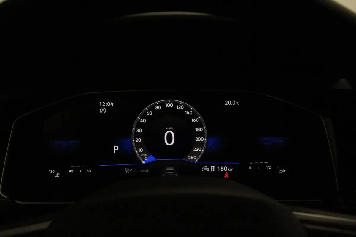1.0 TSI DSG R-Line DEMO ! Panorama dak Navigatie App Connect/Apple Carplay/Android Auto Climate Control DAB LED Parkeer sensoren Camera Cruise control adaptieve Lichtmetalen velgen