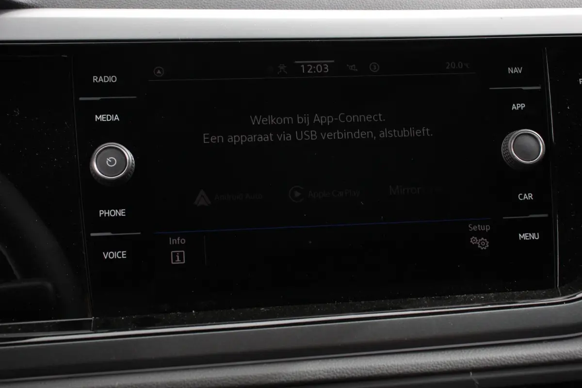 1.0 TSI DSG R-Line DEMO ! Panorama dak Navigatie App Connect/Apple Carplay/Android Auto Climate Control DAB LED Parkeer sensoren Camera Cruise control adaptieve Lichtmetalen velgen
