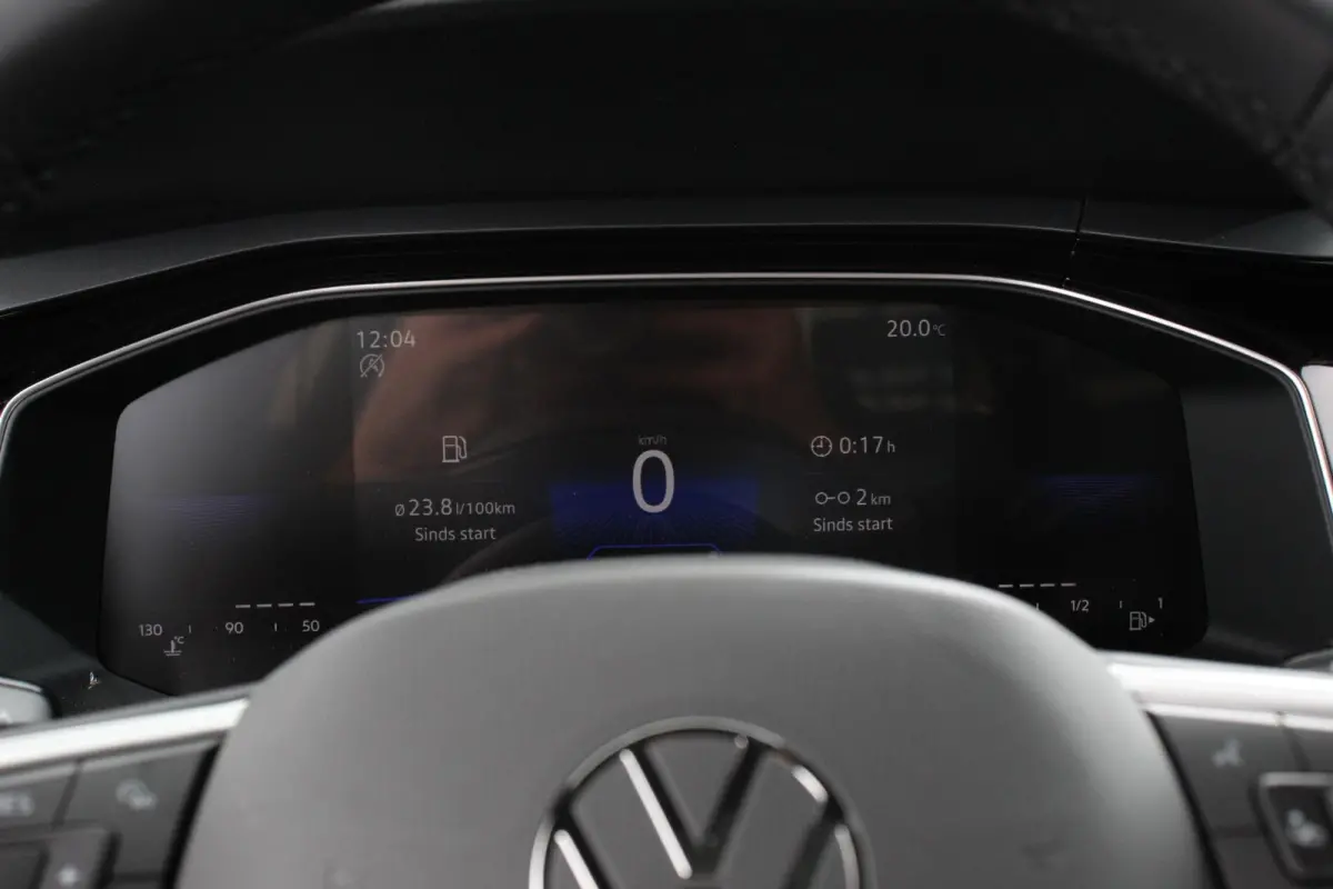 1.0 TSI DSG R-Line DEMO ! Panorama dak Navigatie App Connect/Apple Carplay/Android Auto Climate Control DAB LED Parkeer sensoren Camera Cruise control adaptieve Lichtmetalen velgen