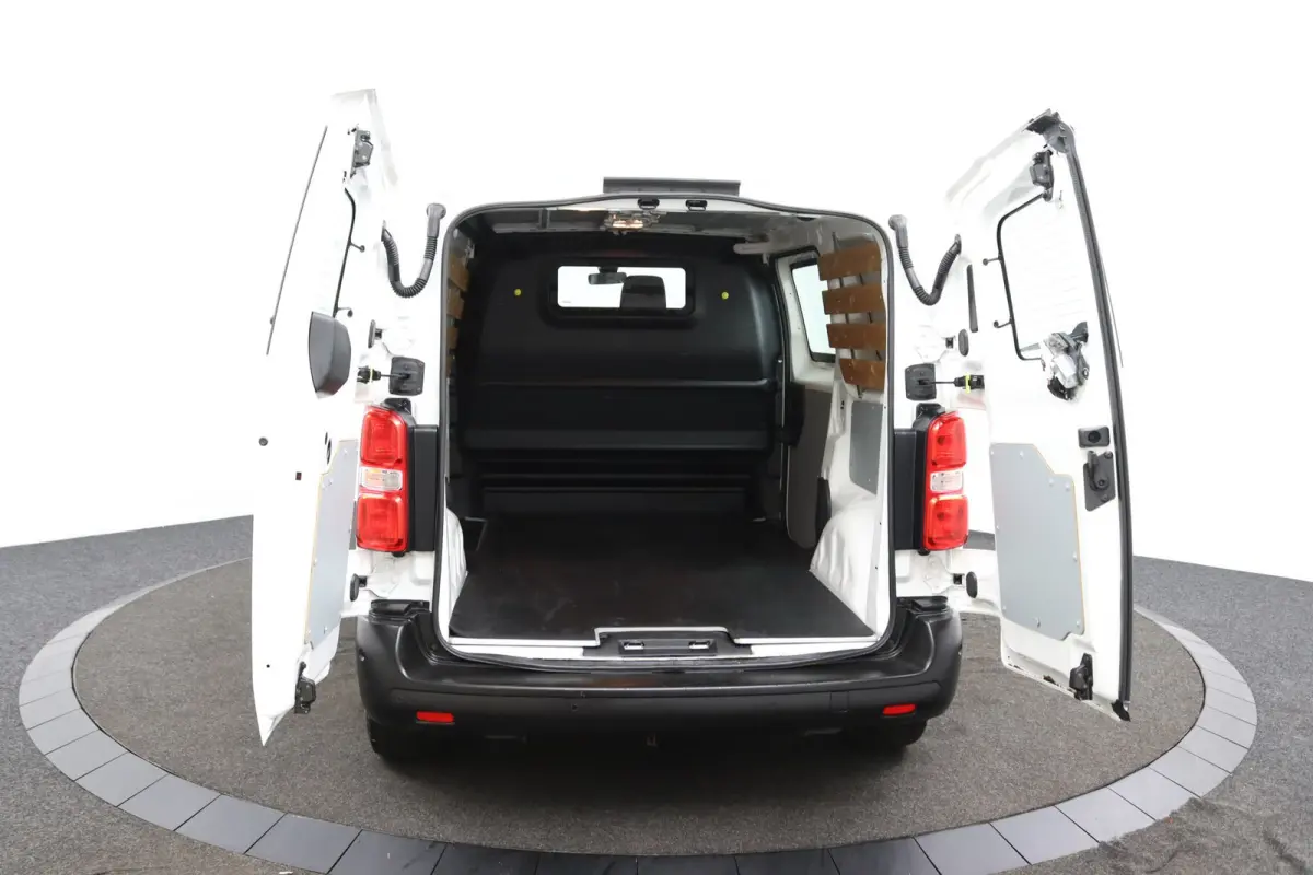 226S 1.6 BlueHDI 95 Premium | Automaat | Navigatie | Laadruimte Pakket | Parkeersensoren | Cruise Control | Bijrijders Bank