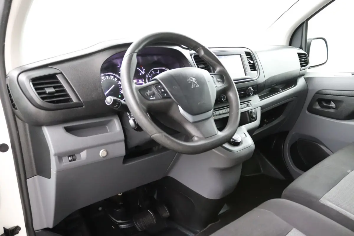 226S 1.6 BlueHDI 95 Premium | Automaat | Navigatie | Laadruimte Pakket | Parkeersensoren | Cruise Control | Bijrijders Bank