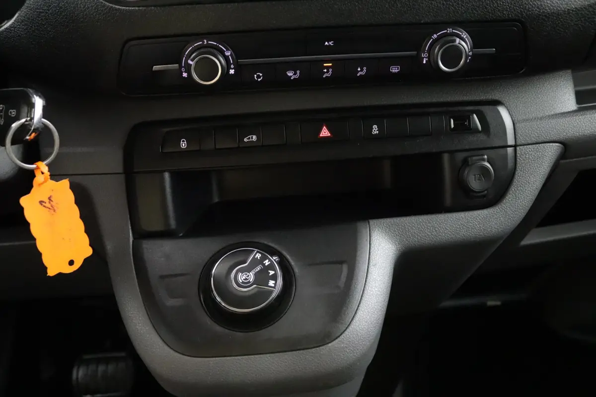 226S 1.6 BlueHDI 95 Premium | Automaat | Navigatie | Laadruimte Pakket | Parkeersensoren | Cruise Control | Bijrijders Bank