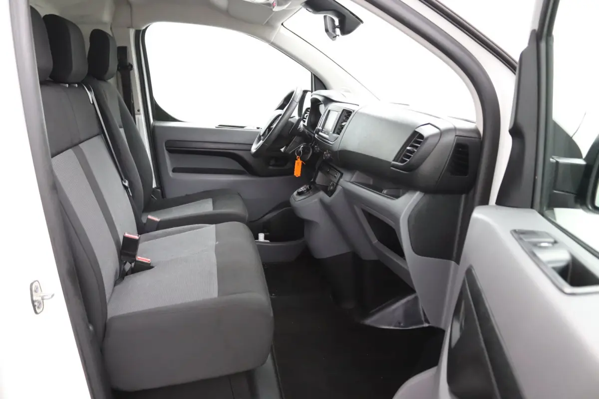 226S 1.6 BlueHDI 95 Premium | Automaat | Navigatie | Laadruimte Pakket | Parkeersensoren | Cruise Control | Bijrijders Bank