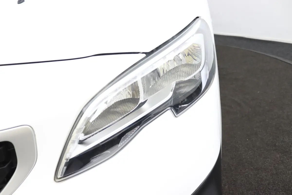 226S 1.6 BlueHDI 95 Premium | Automaat | Navigatie | Laadruimte Pakket | Parkeersensoren | Cruise Control | Bijrijders Bank