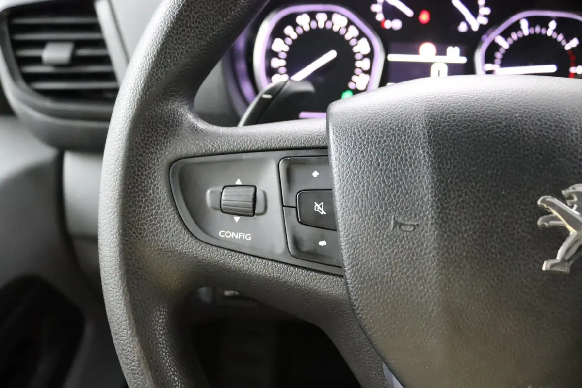 226S 1.6 BlueHDI 95 Premium | Automaat | Navigatie | Laadruimte Pakket | Parkeersensoren | Cruise Control | Bijrijders Bank