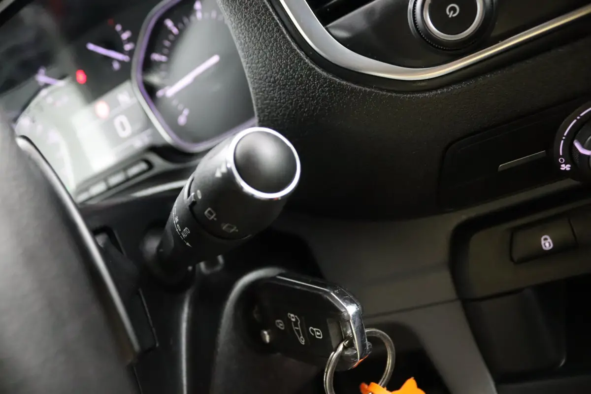 226S 1.6 BlueHDI 95 Premium | Automaat | Navigatie | Laadruimte Pakket | Parkeersensoren | Cruise Control | Bijrijders Bank