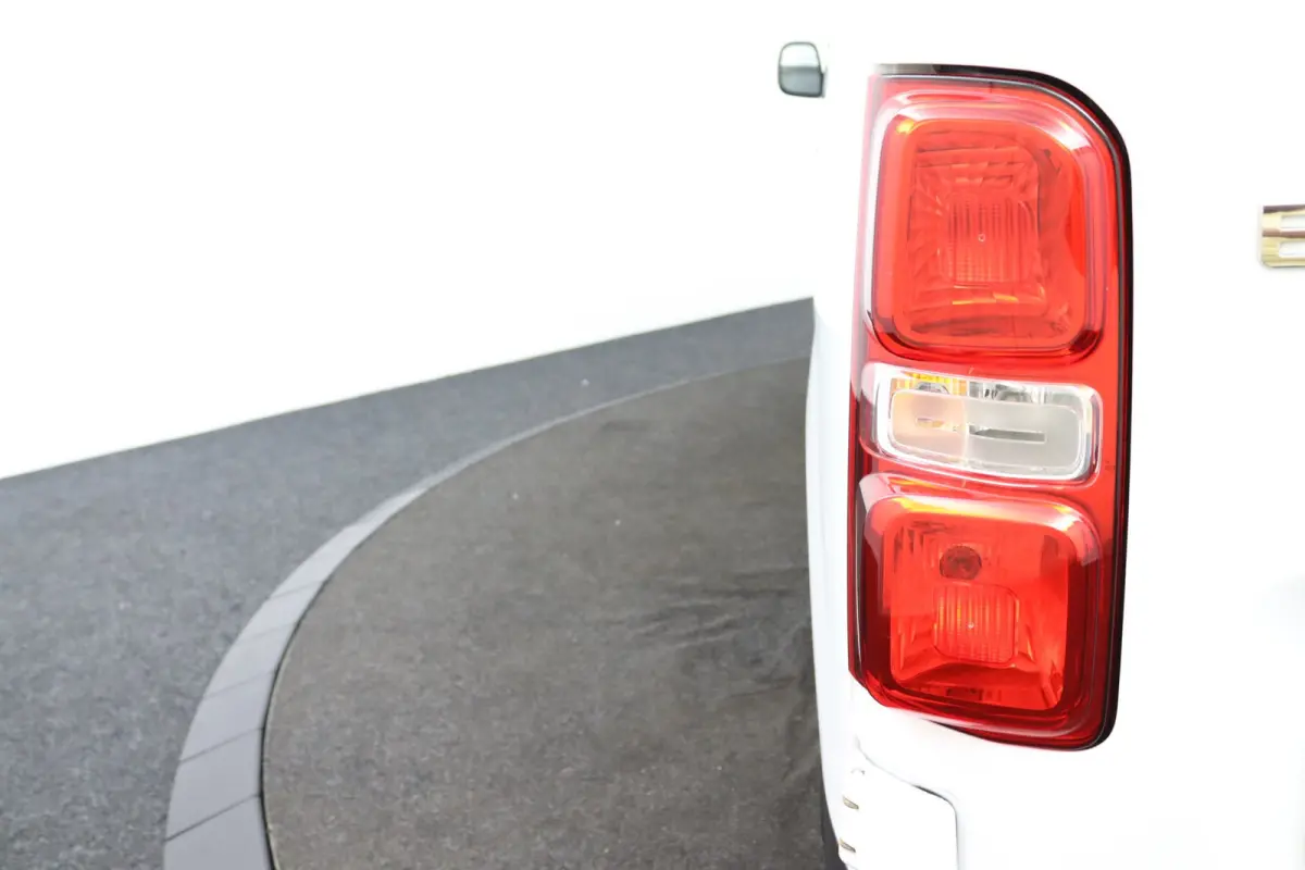 226S 1.6 BlueHDI 95 Premium | Automaat | Navigatie | Laadruimte Pakket | Parkeersensoren | Cruise Control | Bijrijders Bank