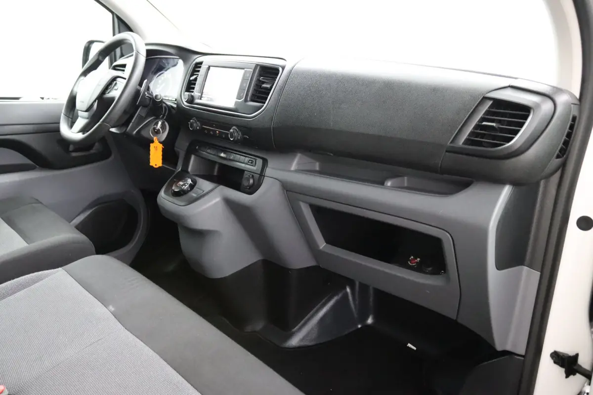 226S 1.6 BlueHDI 95 Premium | Automaat | Navigatie | Laadruimte Pakket | Parkeersensoren | Cruise Control | Bijrijders Bank