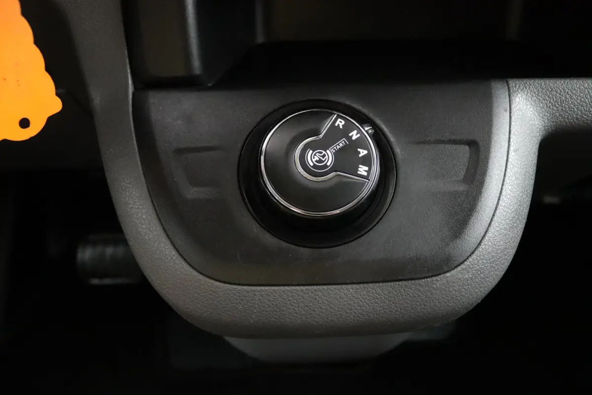 226S 1.6 BlueHDI 95 Premium | Automaat | Navigatie | Laadruimte Pakket | Parkeersensoren | Cruise Control | Bijrijders Bank