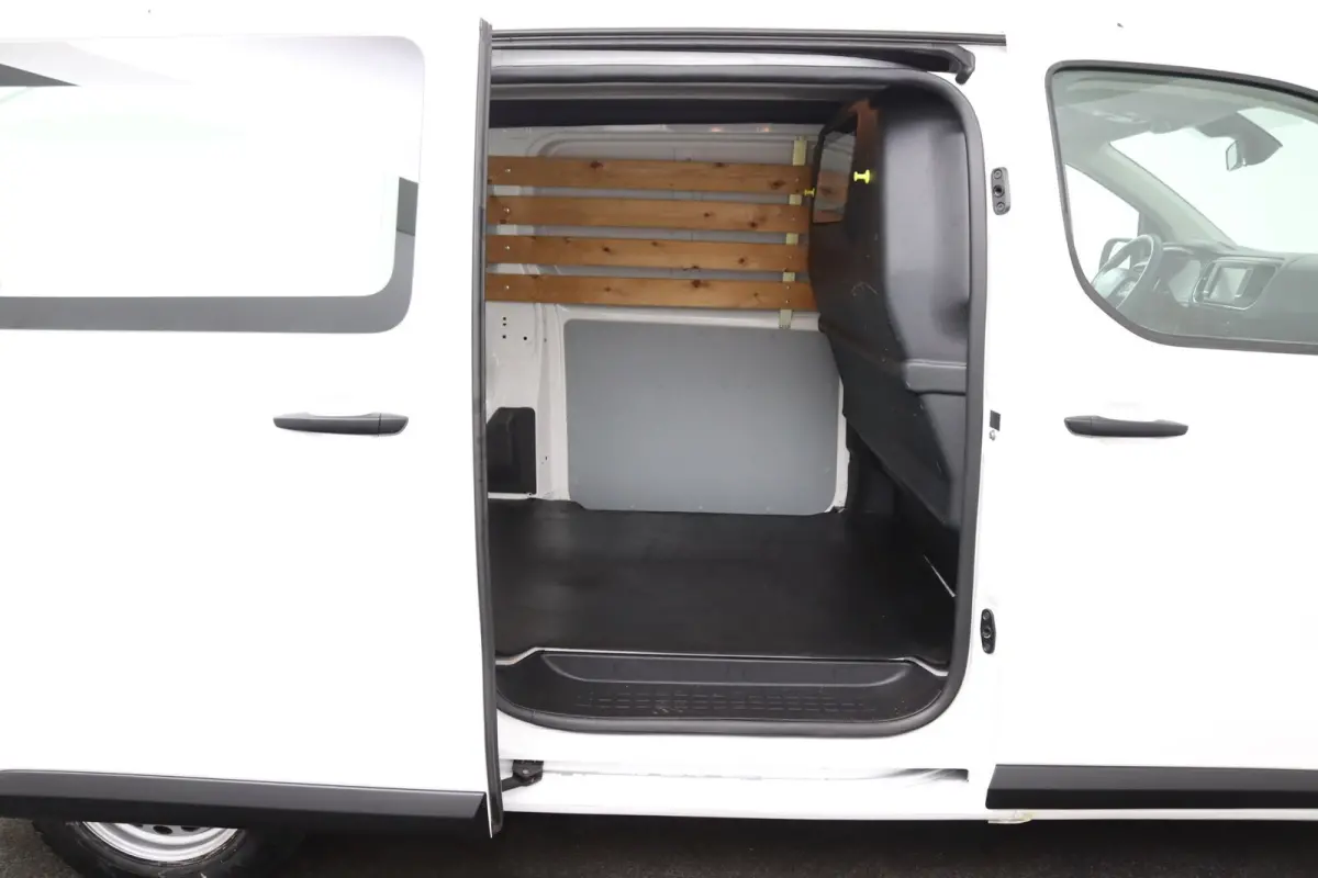 226S 1.6 BlueHDI 95 Premium | Automaat | Navigatie | Laadruimte Pakket | Parkeersensoren | Cruise Control | Bijrijders Bank