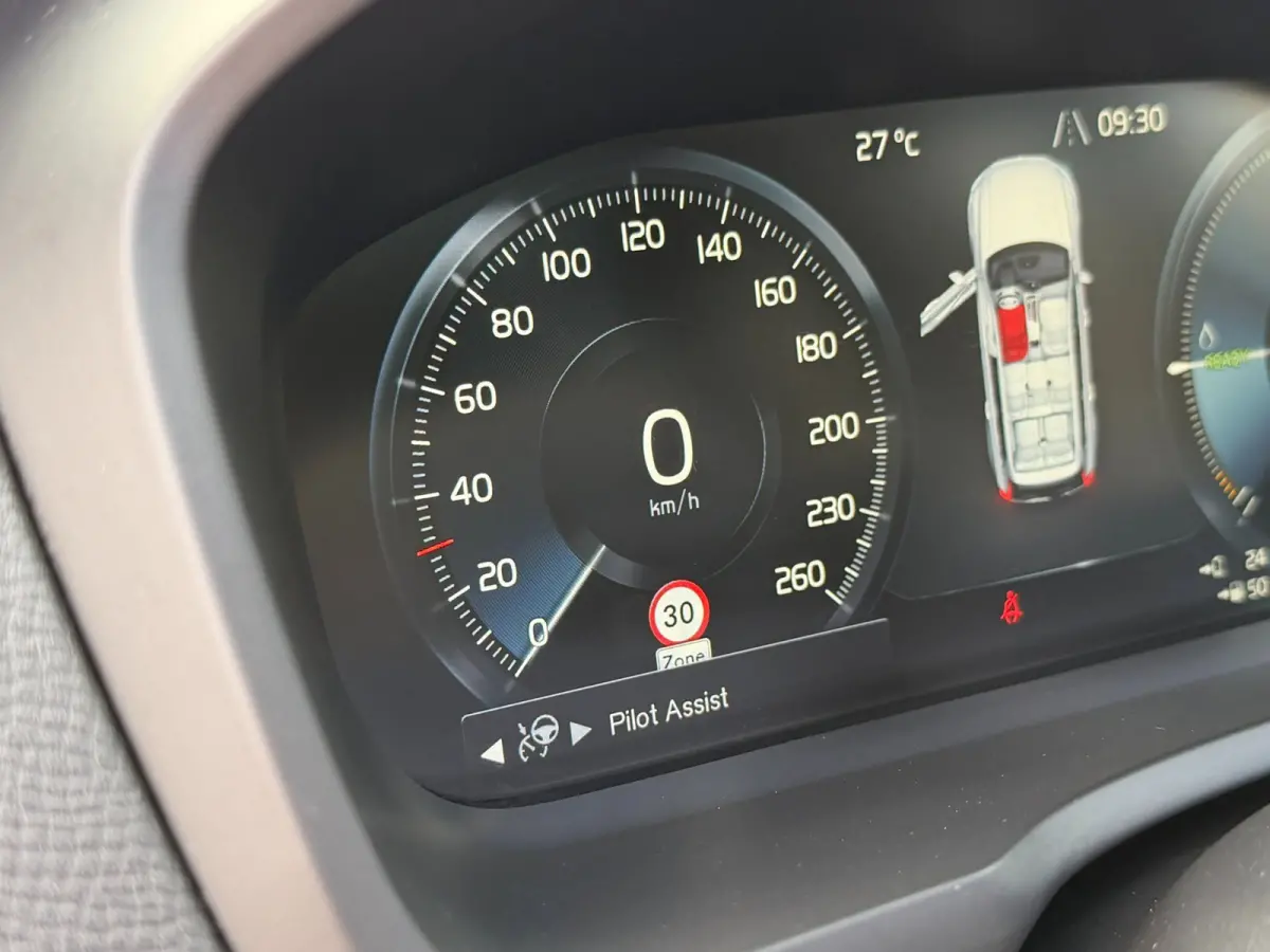 2.0 T8 Twin Engine AWD R-Design l ACC l 360 Camera