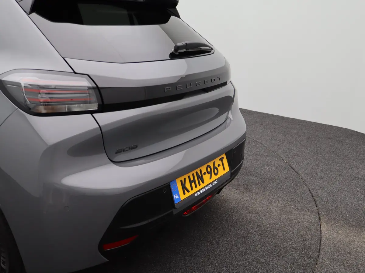 1.2 PureTech 100 Allure Cruise Control | Parkeersensoren Voor en Achter | Climate Control | Apple Carplay/Android Auto | Navigatie | 16" Lichtmetalen Velgen