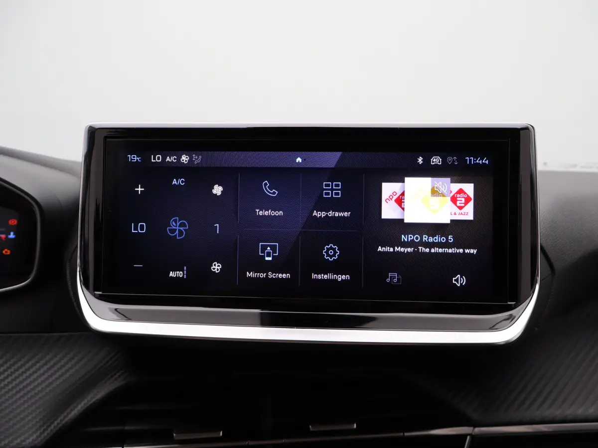 1.2 PureTech 100 Allure Cruise Control | Parkeersensoren Voor en Achter | Climate Control | Apple Carplay/Android Auto | Navigatie | 16" Lichtmetalen Velgen