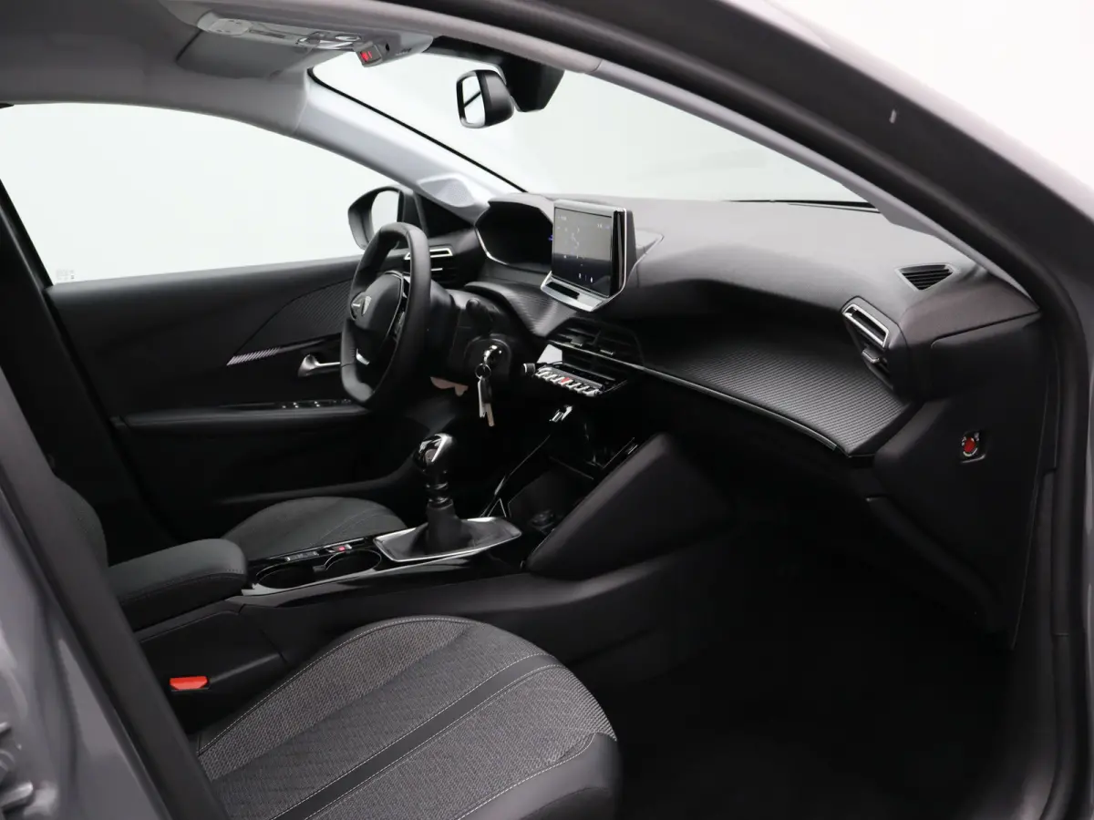 1.2 PureTech 100 Allure Cruise Control | Parkeersensoren Voor en Achter | Climate Control | Apple Carplay/Android Auto | Navigatie | 16" Lichtmetalen Velgen