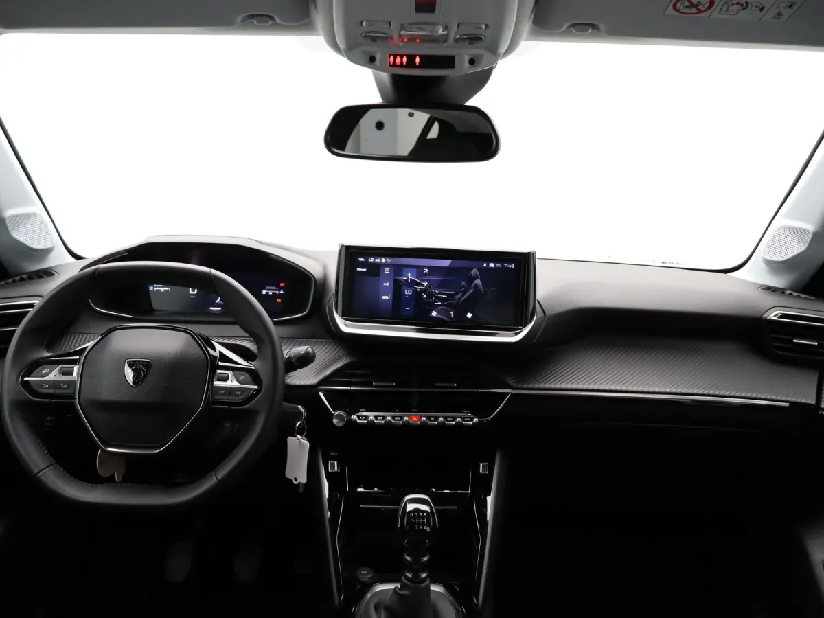 1.2 PureTech 100 Allure Cruise Control | Parkeersensoren Voor en Achter | Climate Control | Apple Carplay/Android Auto | Navigatie | 16" Lichtmetalen Velgen