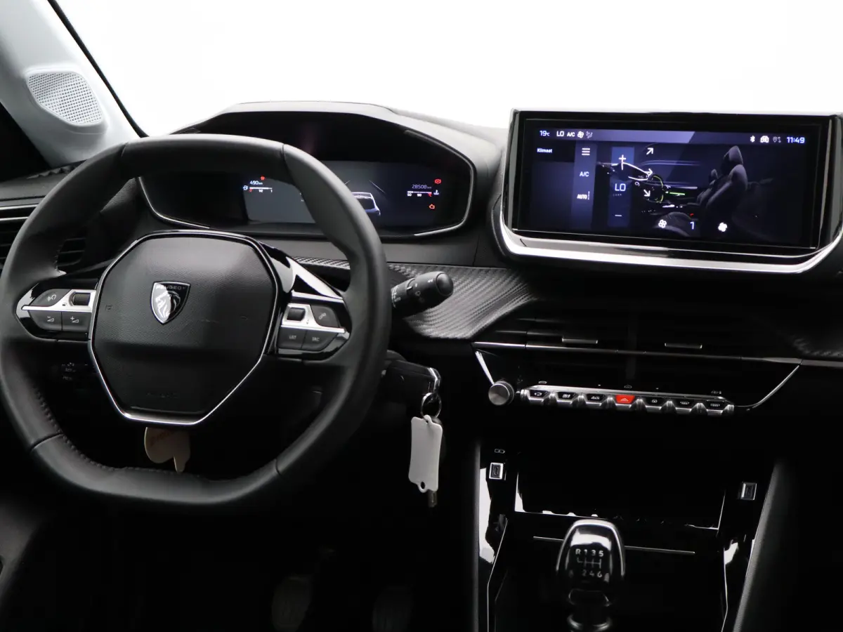 1.2 PureTech 100 Allure Cruise Control | Parkeersensoren Voor en Achter | Climate Control | Apple Carplay/Android Auto | Navigatie | 16" Lichtmetalen Velgen