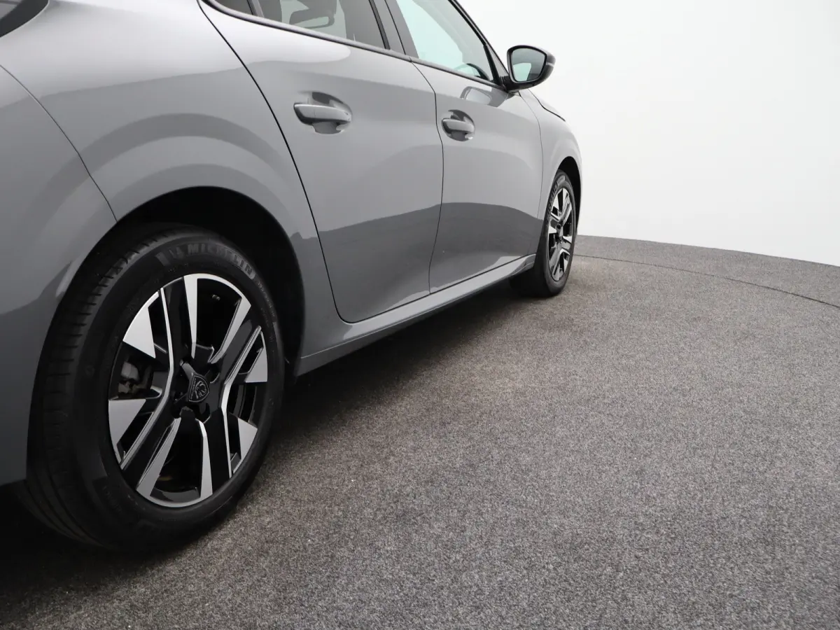1.2 PureTech 100 Allure Cruise Control | Parkeersensoren Voor en Achter | Climate Control | Apple Carplay/Android Auto | Navigatie | 16" Lichtmetalen Velgen