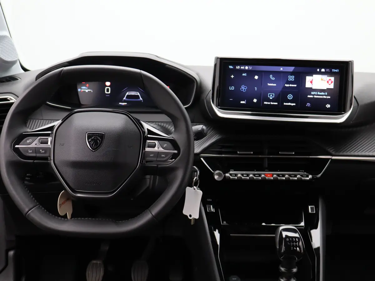 1.2 PureTech 100 Allure Cruise Control | Parkeersensoren Voor en Achter | Climate Control | Apple Carplay/Android Auto | Navigatie | 16" Lichtmetalen Velgen