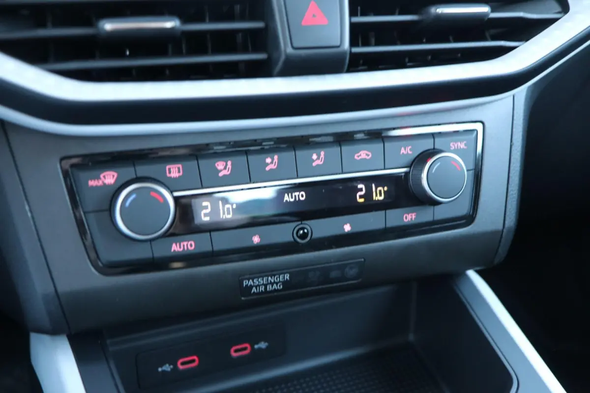 1.0 TSI 95pk Style | App Connect | Climate Control | Parkeersensoren Achter