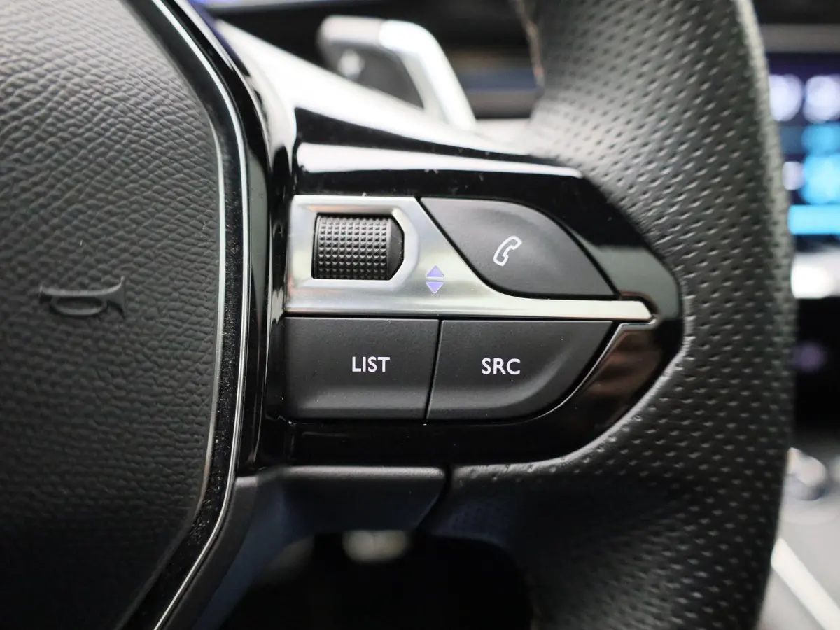 1.6 Hybrid 225 e-EAT8 GT Pack | Panoramadak | Apple Carplay / Android Auto | Stoelverwarming | Achteruitrijcamera | Parkeersensoren |