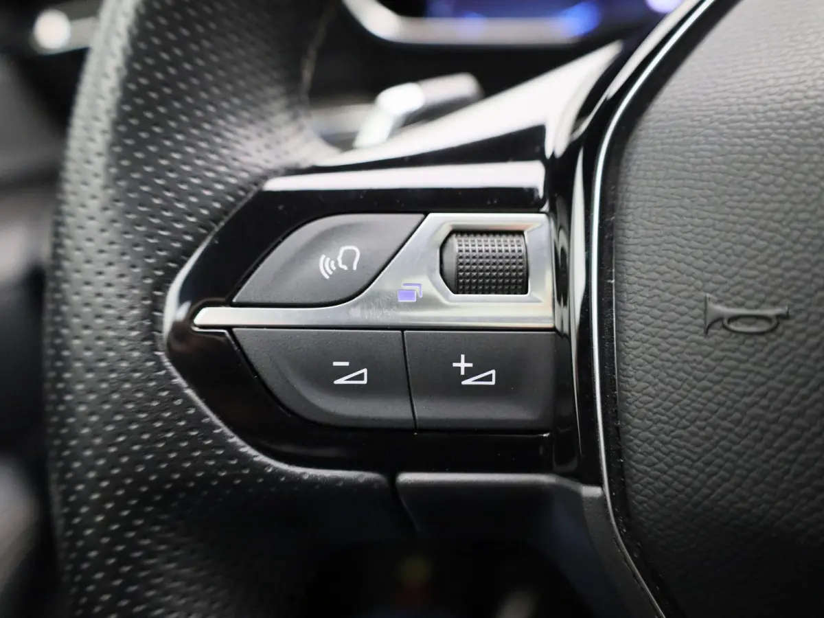 1.6 Hybrid 225 e-EAT8 GT Pack | Panoramadak | Apple Carplay / Android Auto | Stoelverwarming | Achteruitrijcamera | Parkeersensoren |