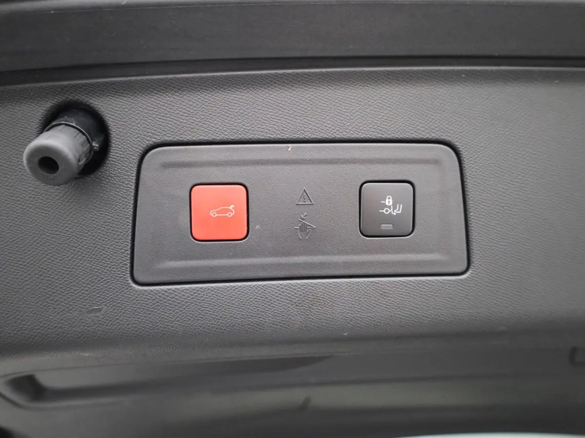 1.6 Hybrid 225 e-EAT8 GT Pack | Panoramadak | Apple Carplay / Android Auto | Stoelverwarming | Achteruitrijcamera | Parkeersensoren |